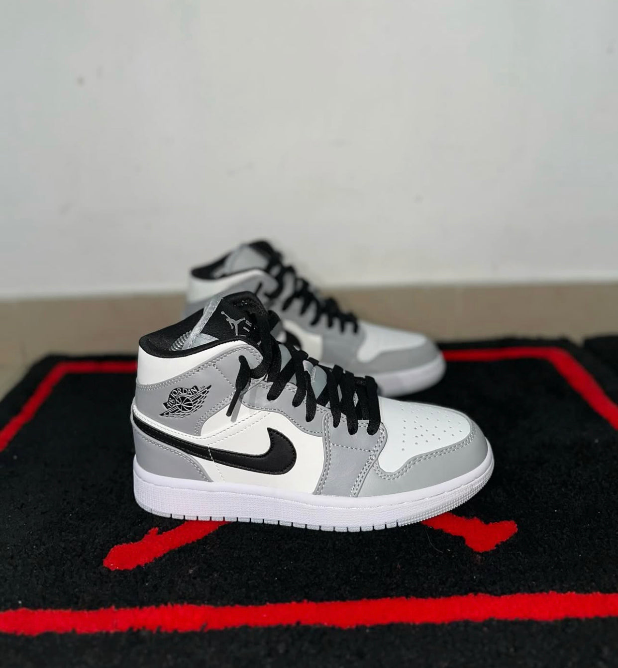 Nike Air Jordan Retro 1 ‘smoke grey ‘