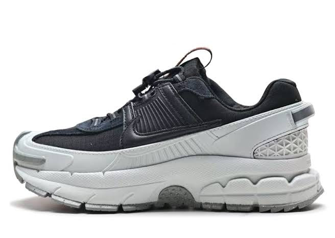 Nike Zoom vomero roam - black & white