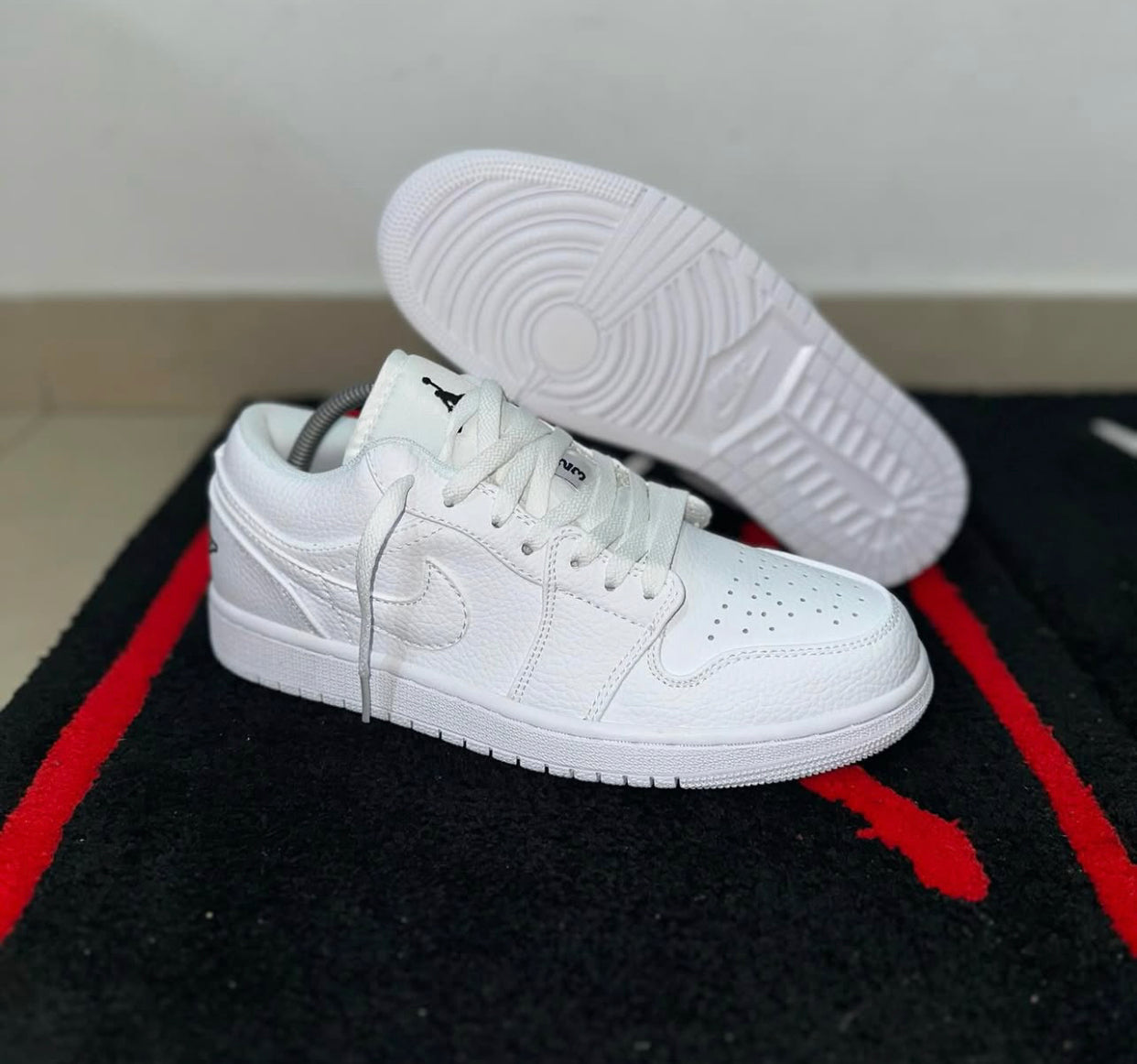 Nike SB Dunk low ‘ triple white ‘