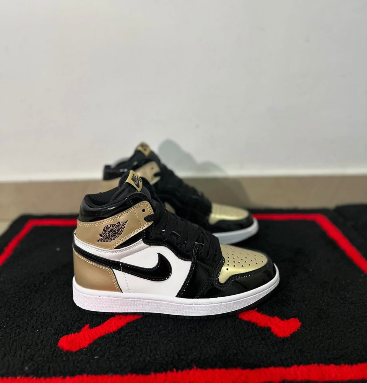 Nike Air Jordan Retro 1 ‘metallic gold ‘