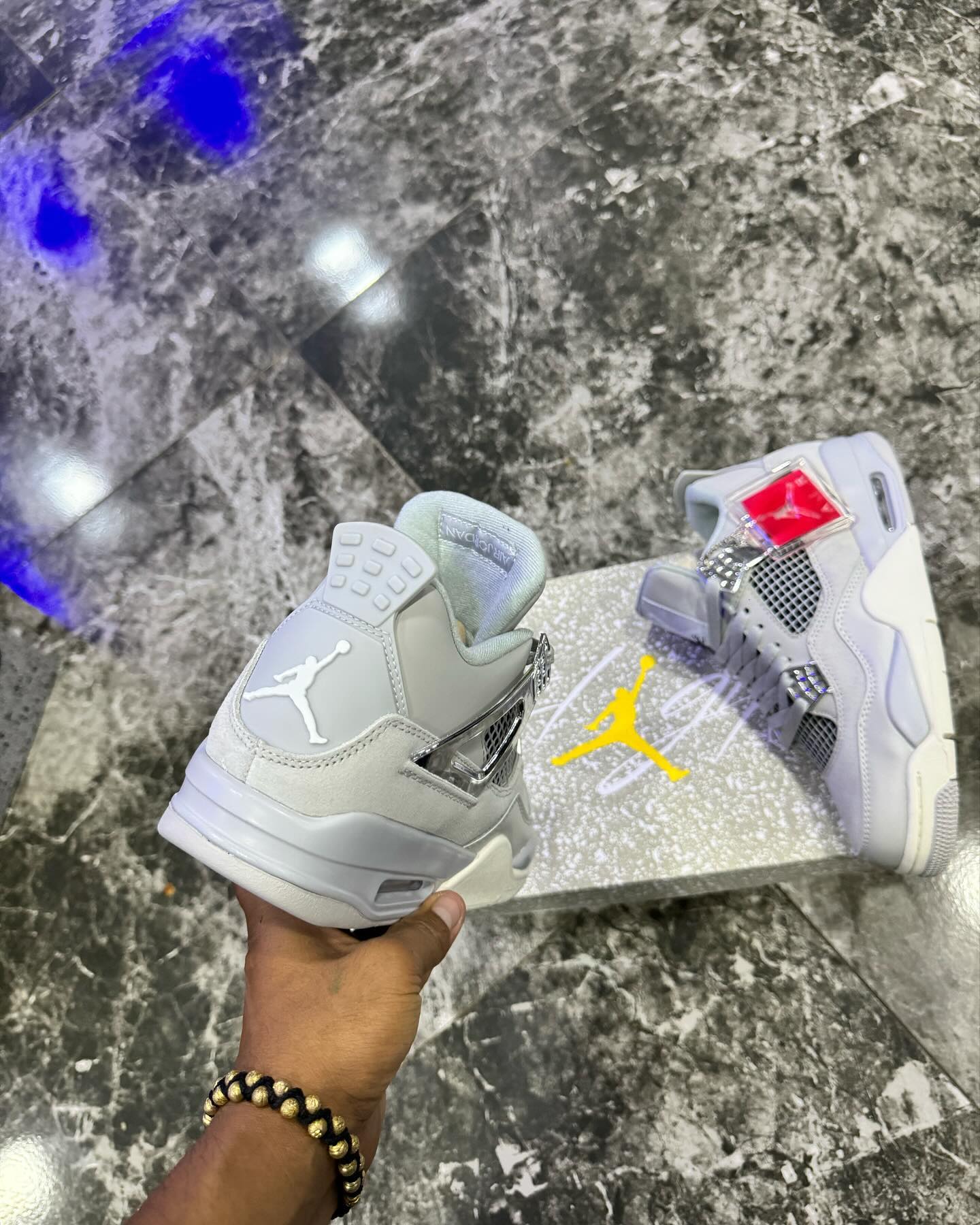 Nike Air Jordan 4 Retro Frozen moments