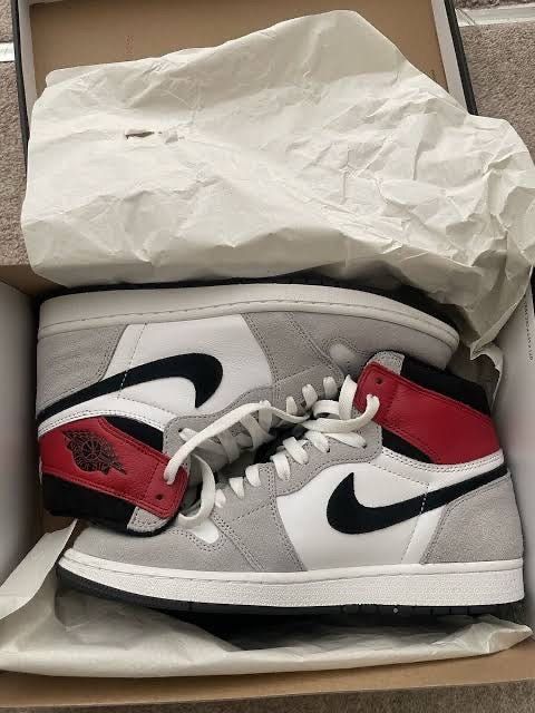 Nike Air Jordan Retro 1 Smokey Grey