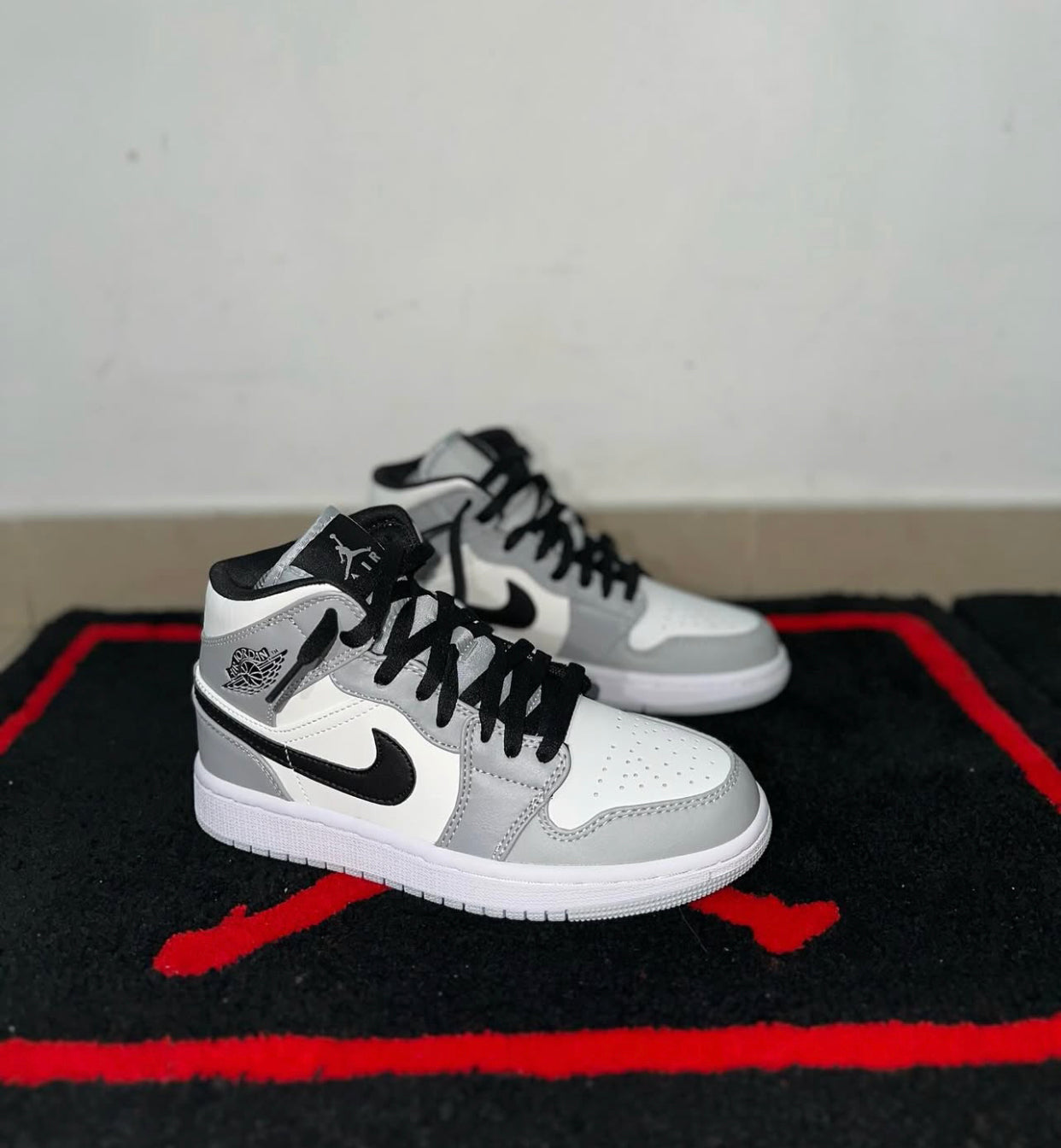 Nike Air Jordan Retro 1 ‘smoke grey ‘