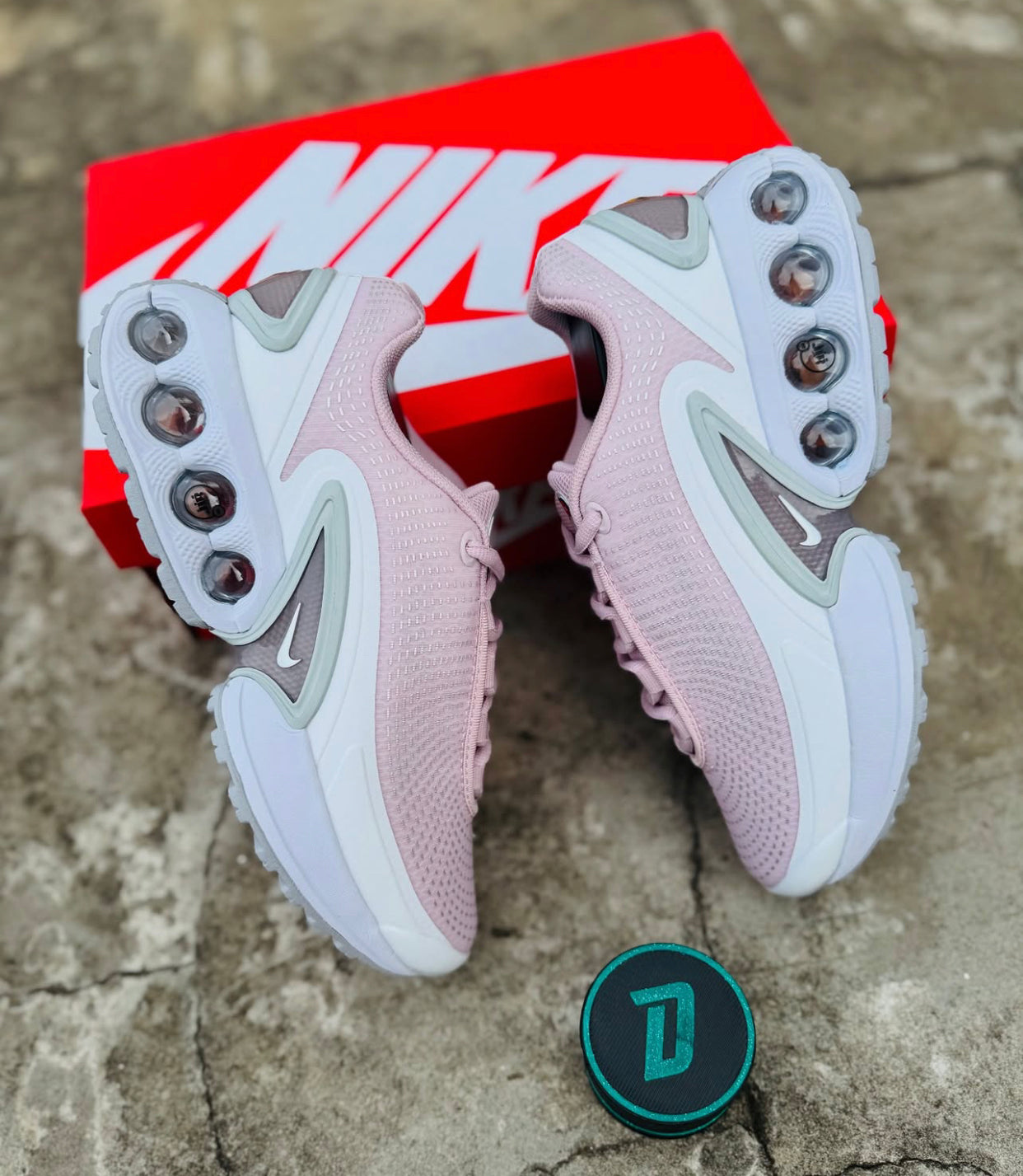 Nike Air Max DN pink