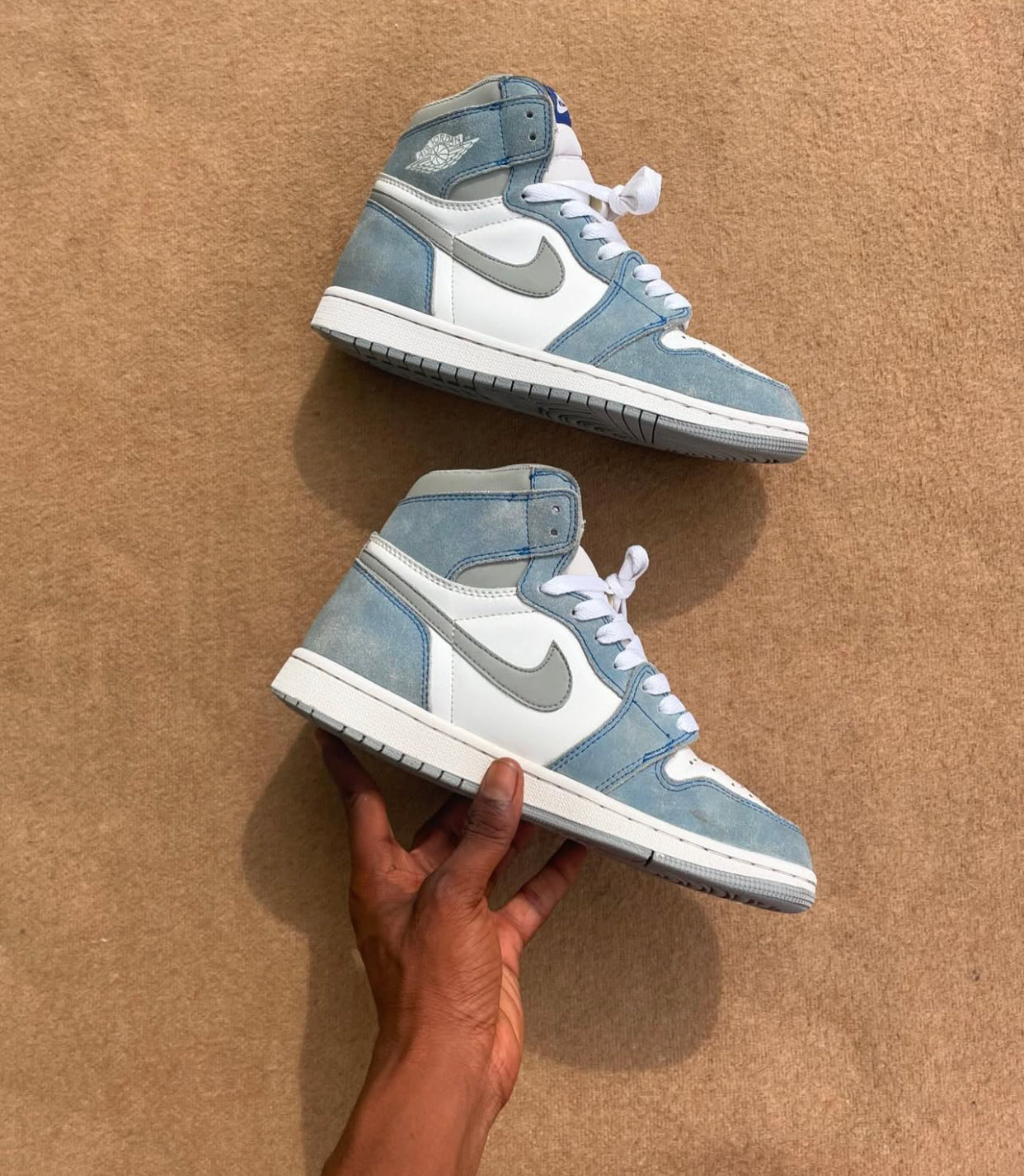 Nike Air Jordan Retro 1 ‘hyper royal  ‘