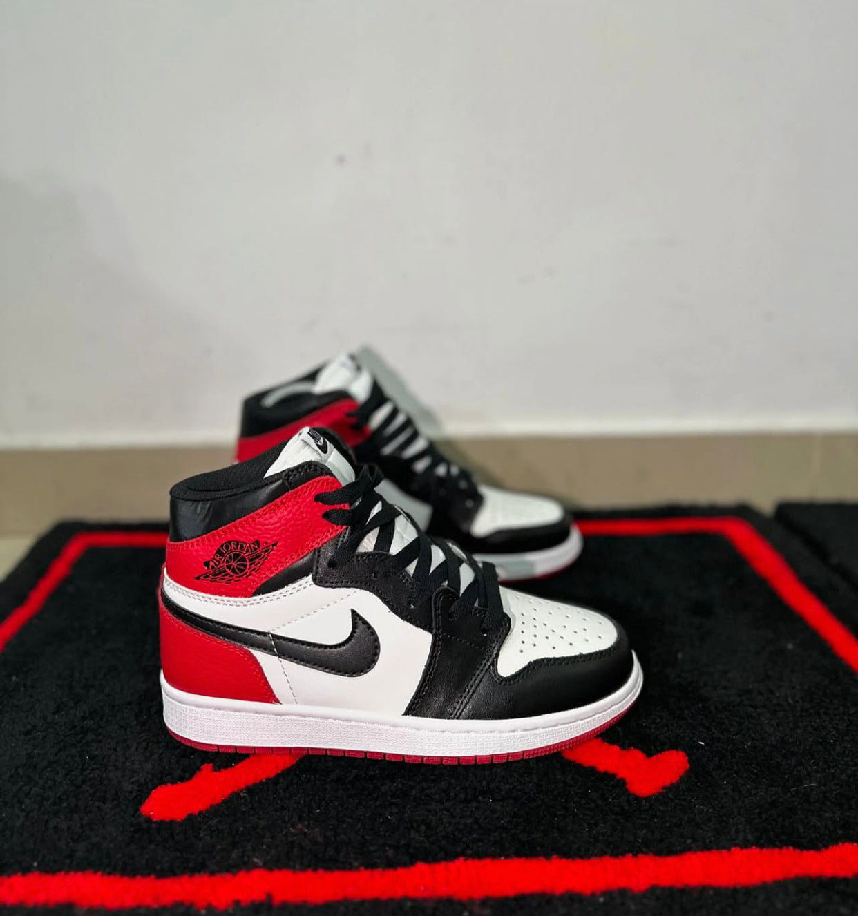 Nike Air Jordan Retro 1 ‘satin red‘