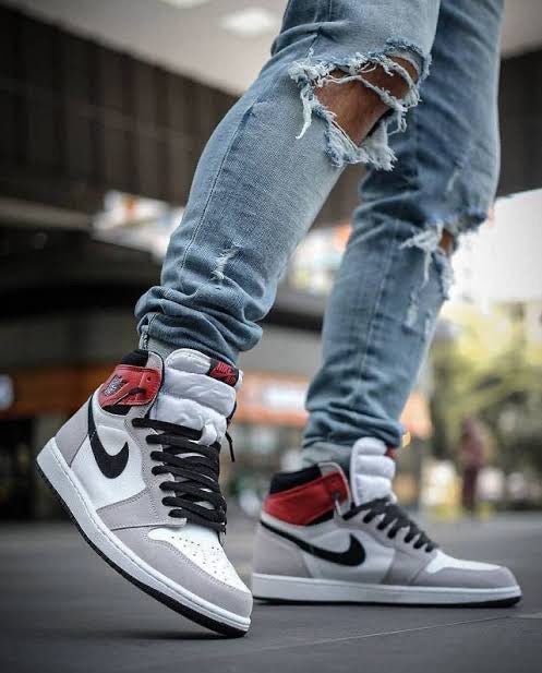Nike Air Jordan Retro 1 Smokey Grey