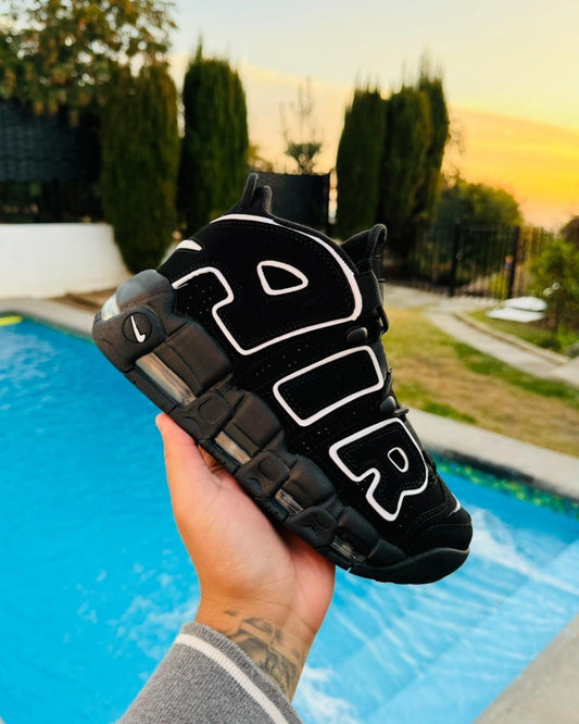 Nike UPTEMPO ‘ black white ‘