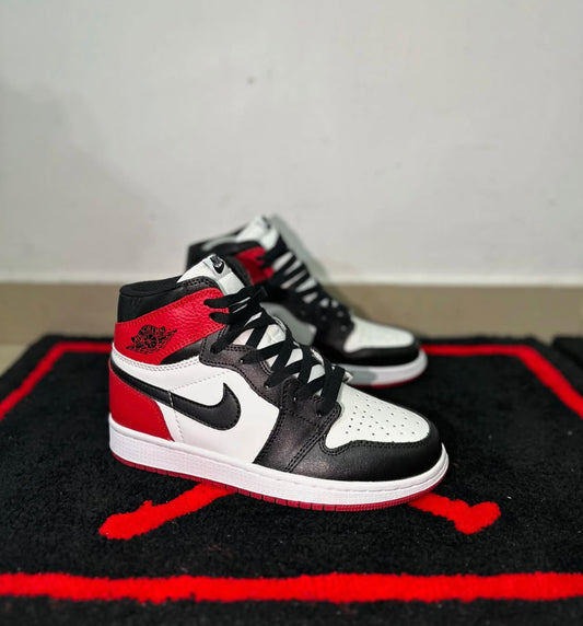 Nike Air Jordan Retro 1 ‘satin red‘