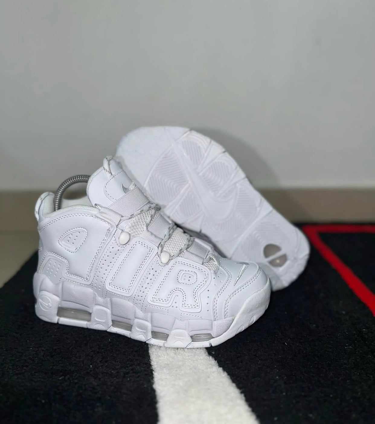 Nike UPTEMPO ‘ triple white ‘