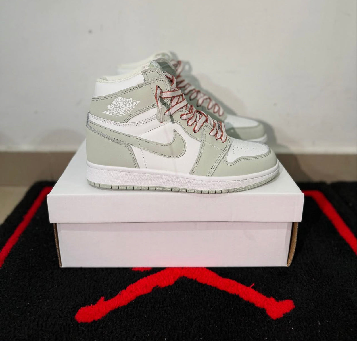 Nike Air Jordan Retro 1 ‘Seafoam ‘