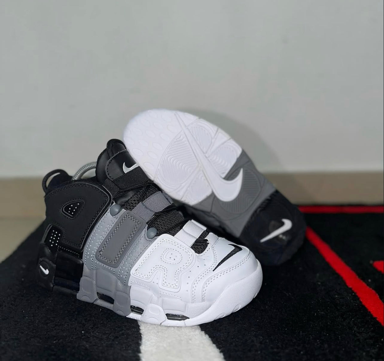 Nike UPTEMPO ‘ tricolor ‘