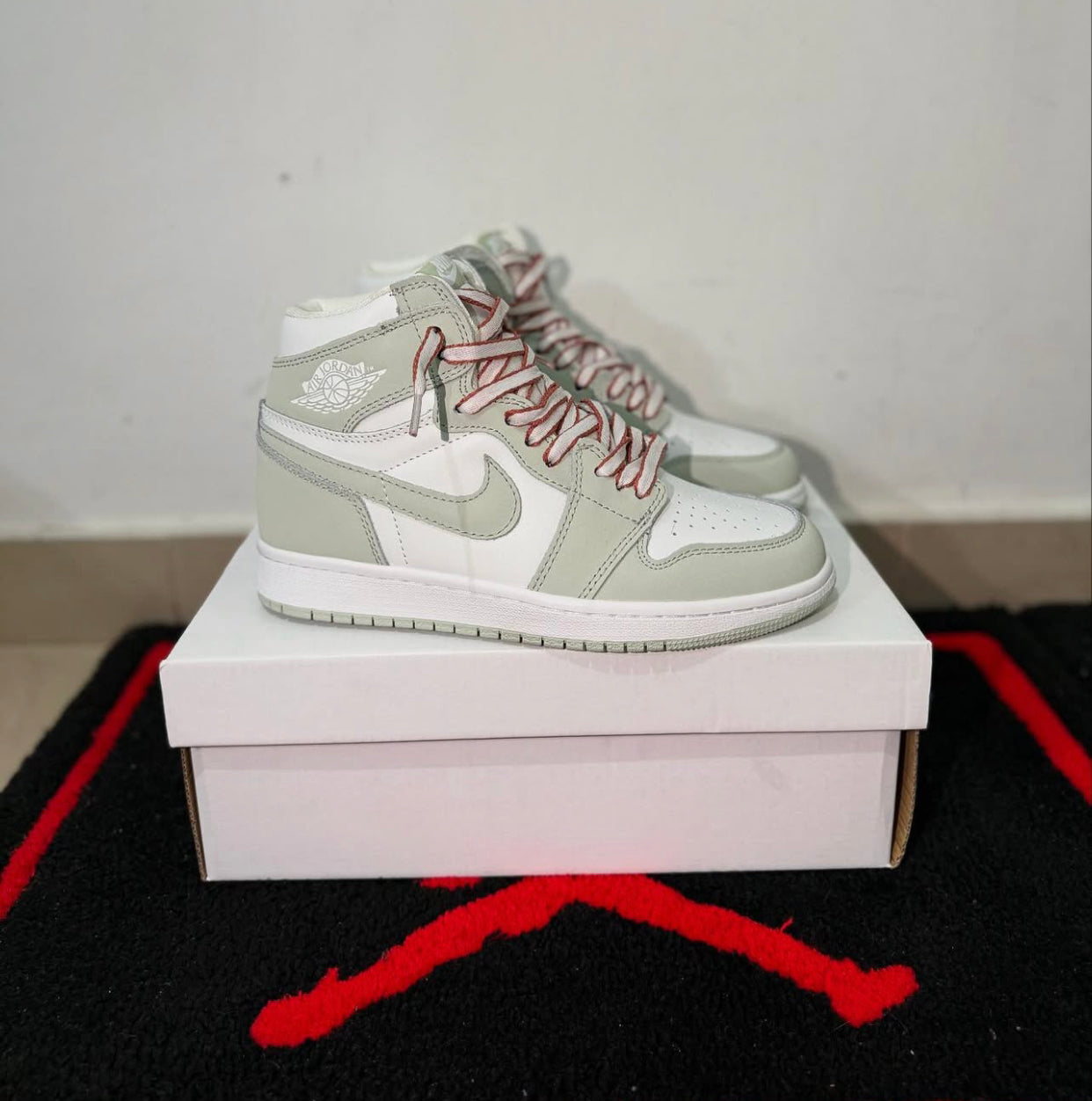 Nike Air Jordan Retro 1 ‘Seafoam ‘