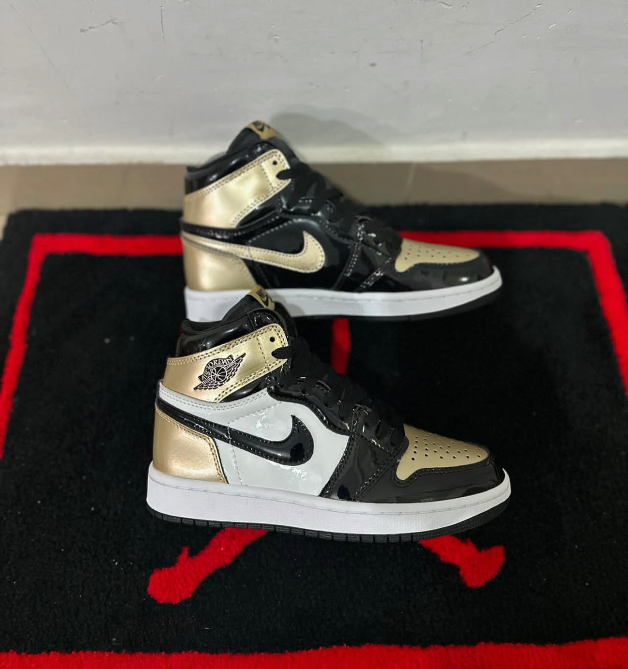 Nike Air Jordan Retro 1 ‘metallic gold ‘