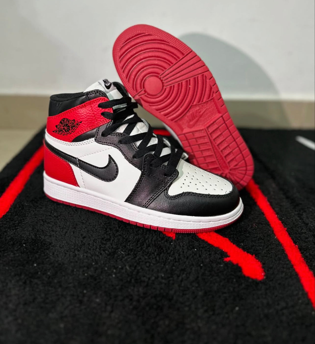 Nike Air Jordan Retro 1 ‘satin red‘