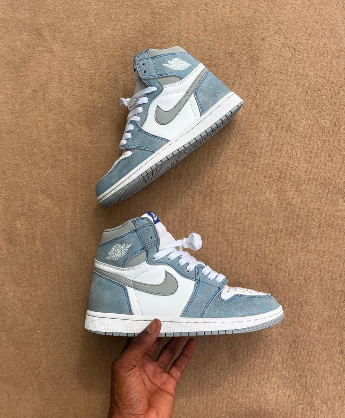 Nike Air Jordan Retro 1 ‘hyper royal  ‘