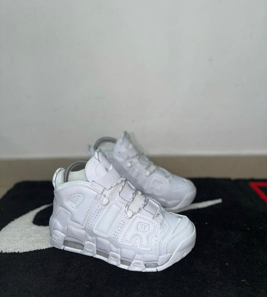 Nike UPTEMPO ‘ triple white ‘