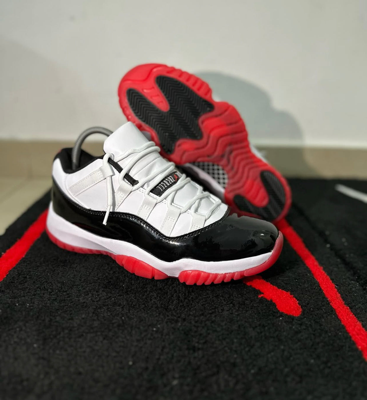 Nike Air Jordan 11 Retro low  ‘ concord bred ‘