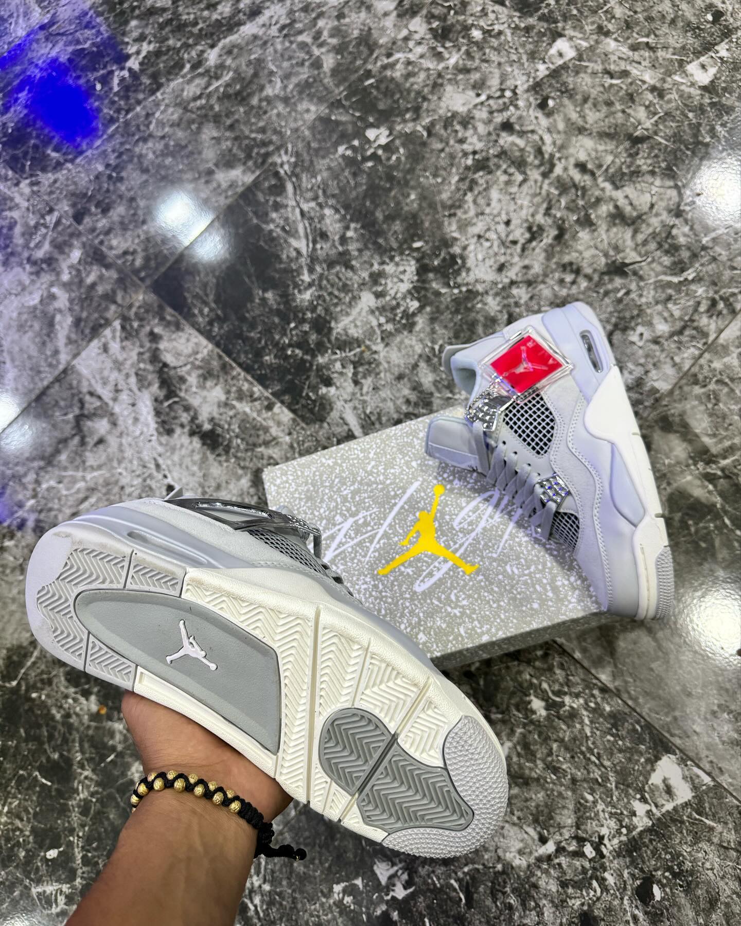 Nike Air Jordan 4 Retro Frozen moments